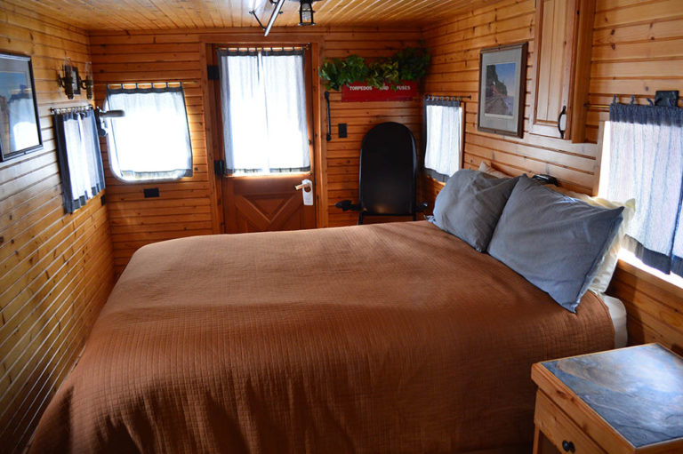 Bedroom blue caboose - Cabin Rentals in Glacier