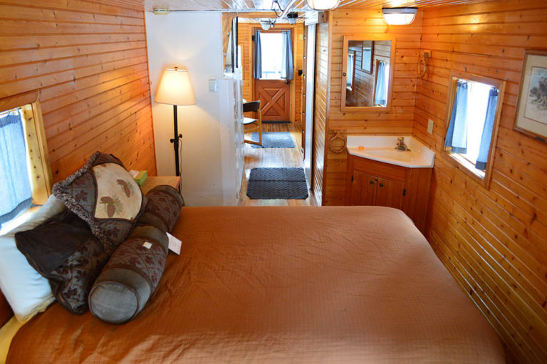 Queen bed in Green Caboose - Cabin Rentals in Glacier